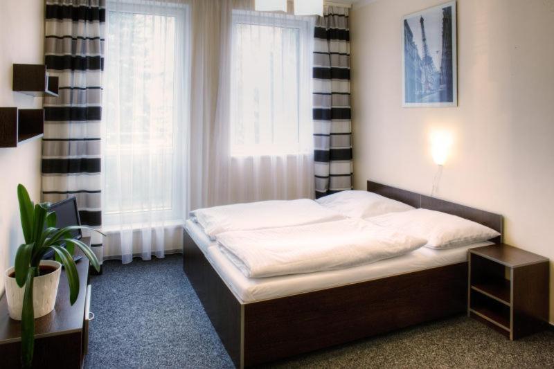 Hotel Sazavsky Ostrov Сазава Экстерьер фото